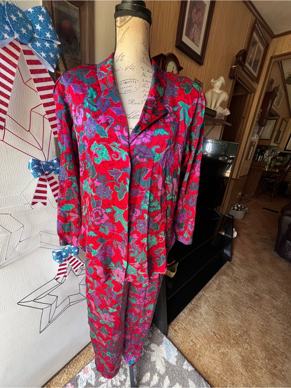 Vintage Victoria’s Secret Gold Label pajama set 100% silk 90’s.